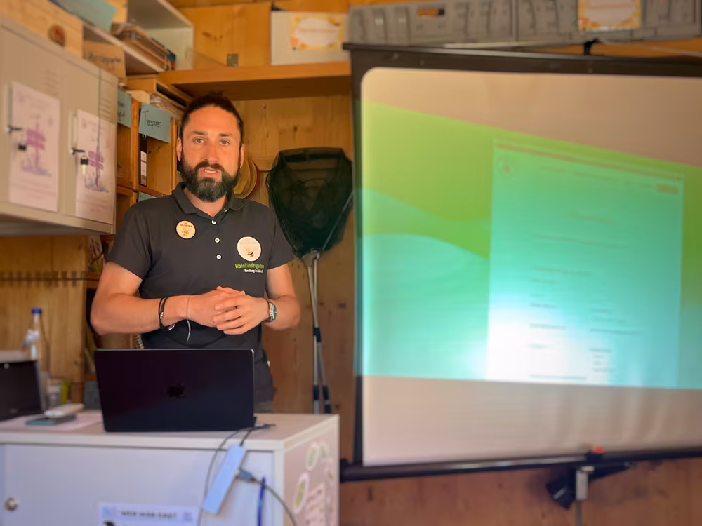 Florian – Gründer von Waldkindergarten.app bei einem Vortrag